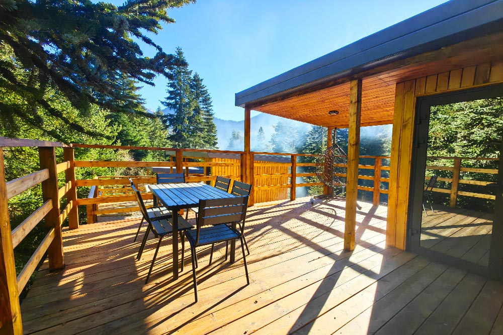 Домики у реки в Архызе