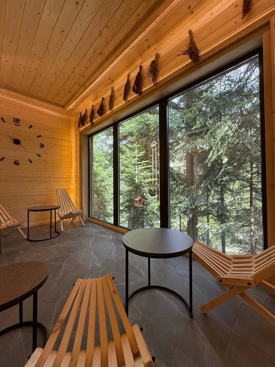 Лыжный отдых в Архызе: трассы, подъёмники и уютные домики